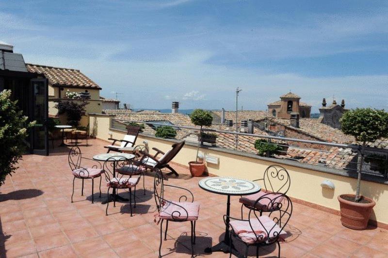 Hotel Urbano V Montefiascone Exterior foto