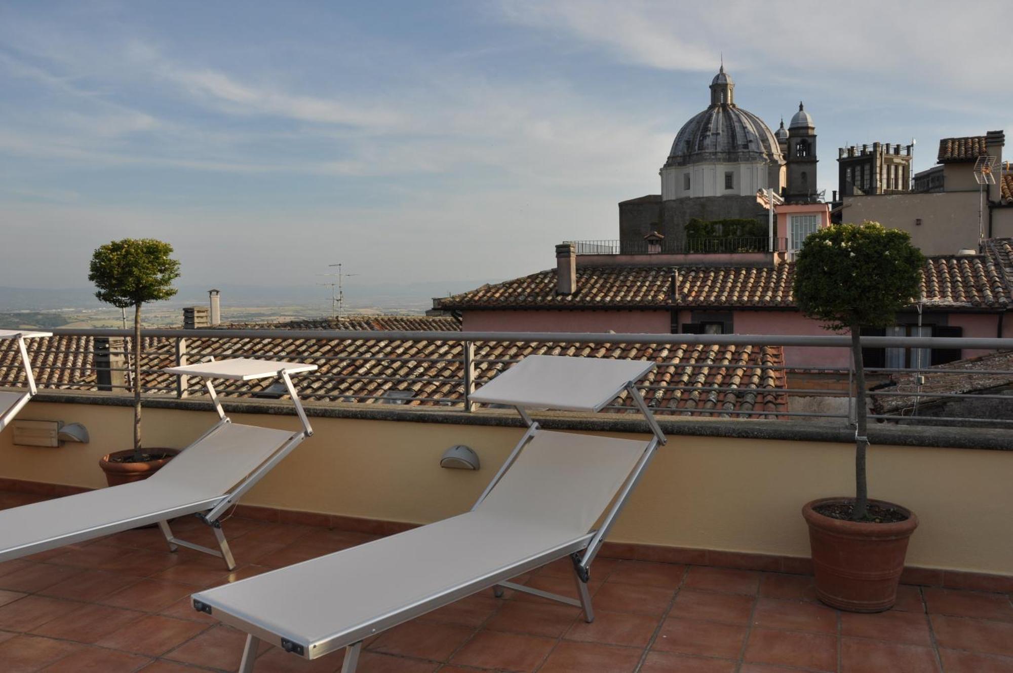Hotel Urbano V Montefiascone Exterior foto