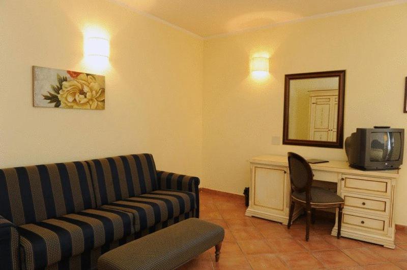 Hotel Urbano V Montefiascone Habitación foto