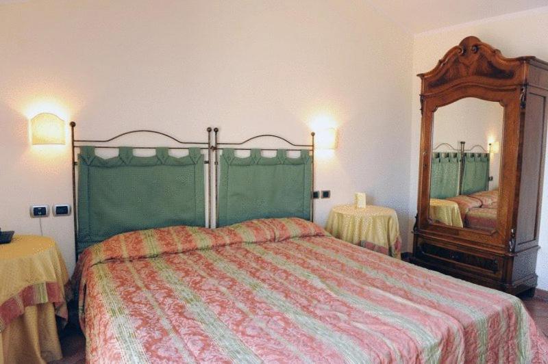 Hotel Urbano V Montefiascone Habitación foto
