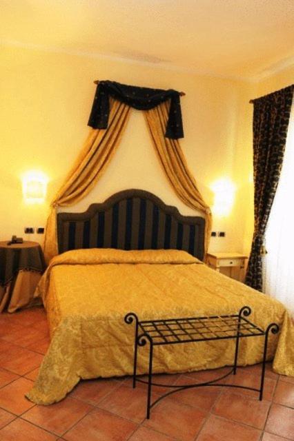 Hotel Urbano V Montefiascone Habitación foto